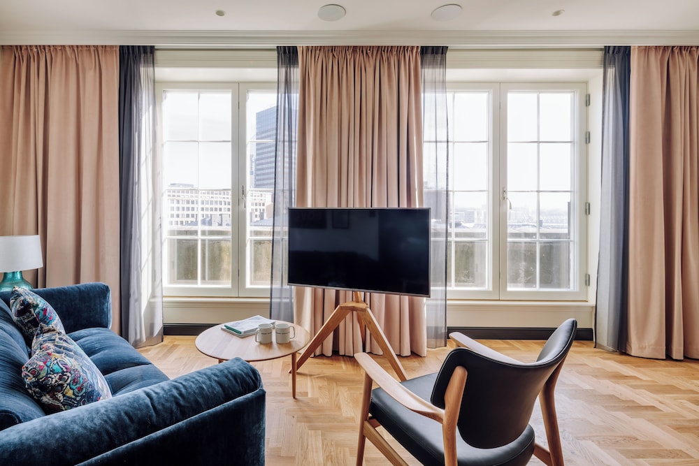 Suite (Triton)
