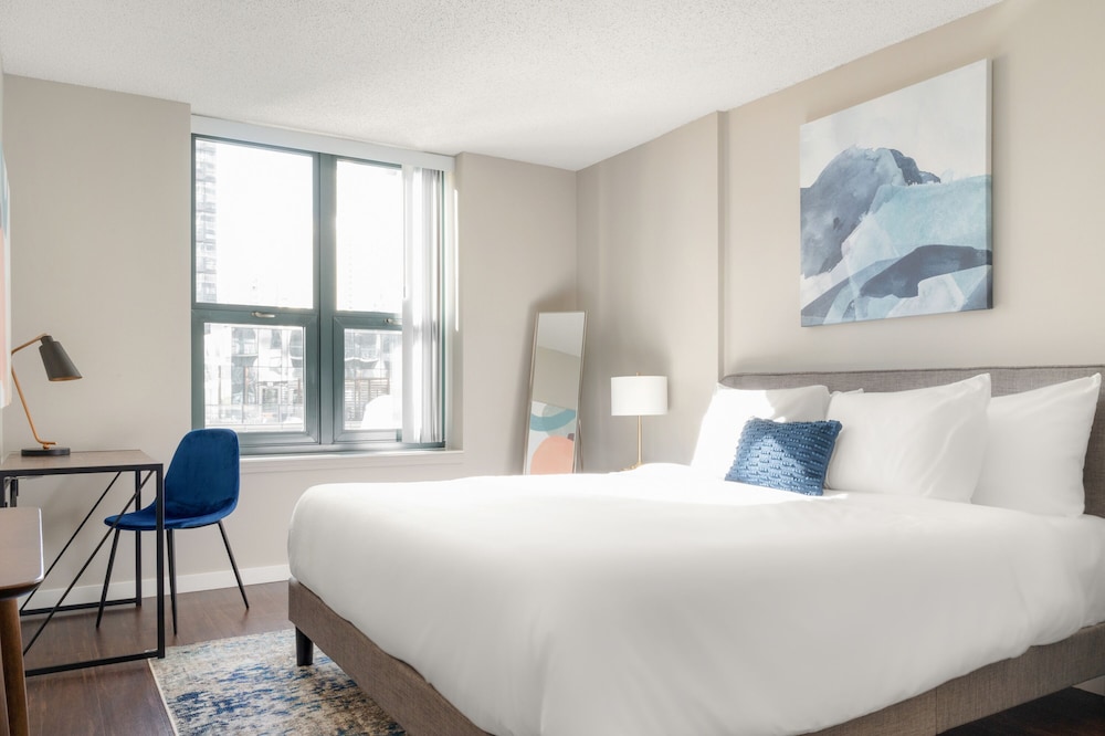Comfort Studio, 1 Queen Bed, Non Smoking, Tower (Self Check-in with Virtual Front Desk)