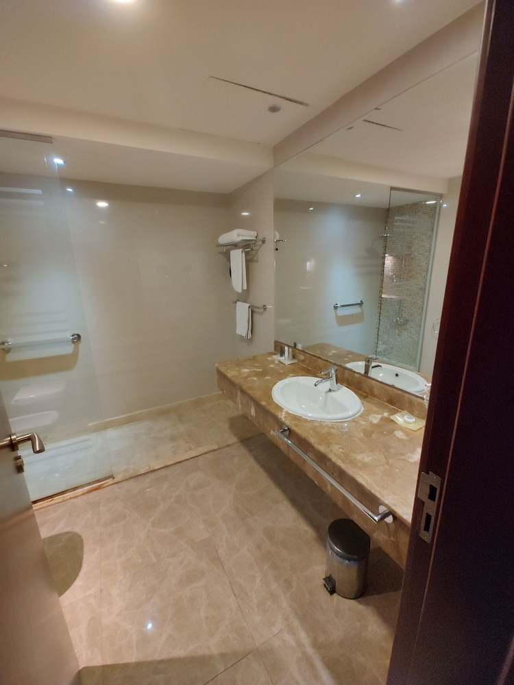 Deluxe Room - Photo 6