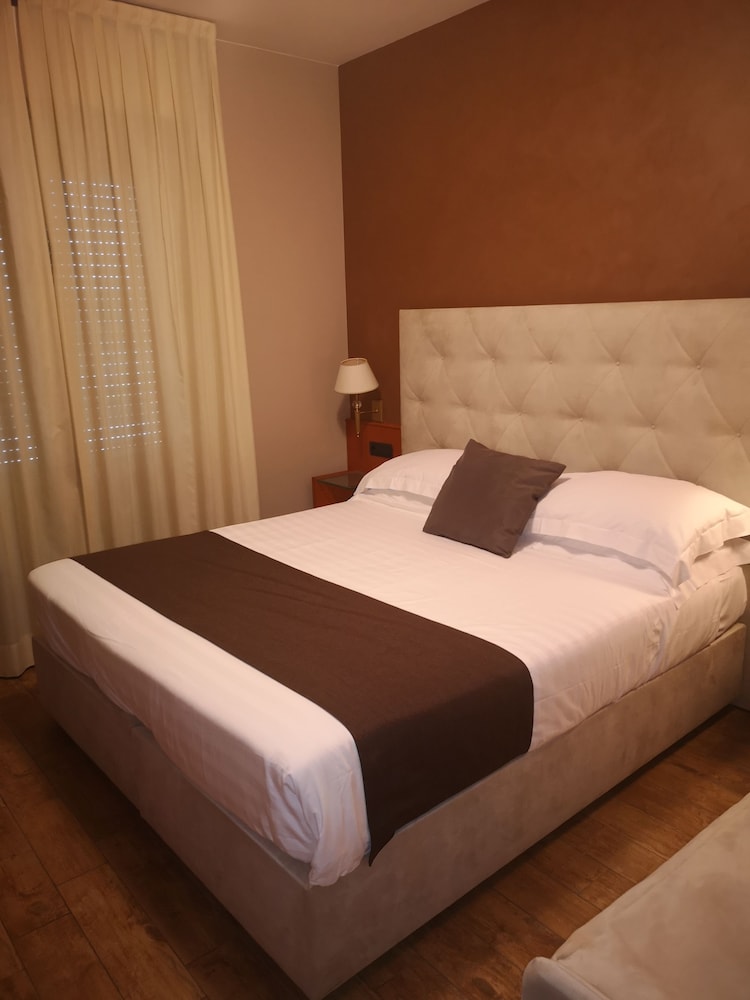 Economy Room, 1 Double Bed - Photo 2