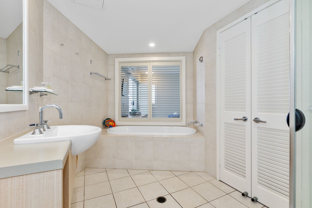 Two Bedroom Dual-Key Spa Suite with Ocean View