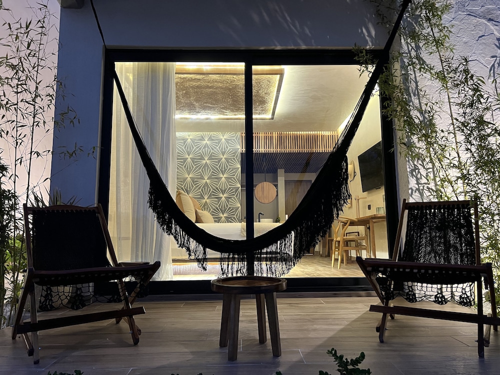 Deluxe Room, 1 King Bed, Accessible, Garden View photo 1