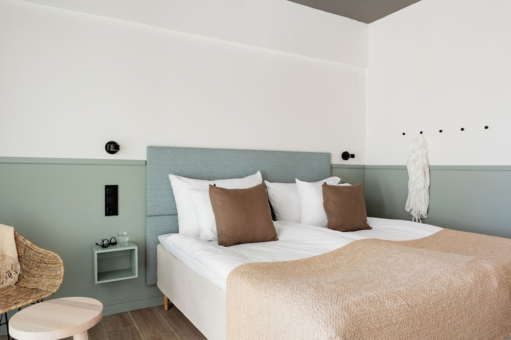 Standard Twin Room, Balcony, Sea View H12LBS photo 2