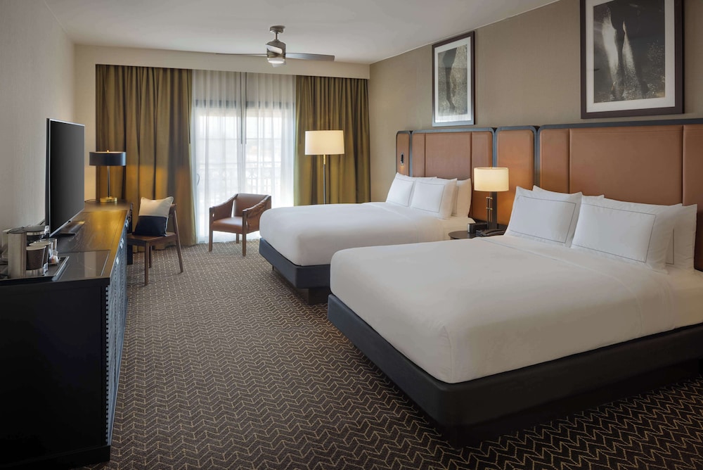 Junior Suite, 2 Queen Beds - Photo 2