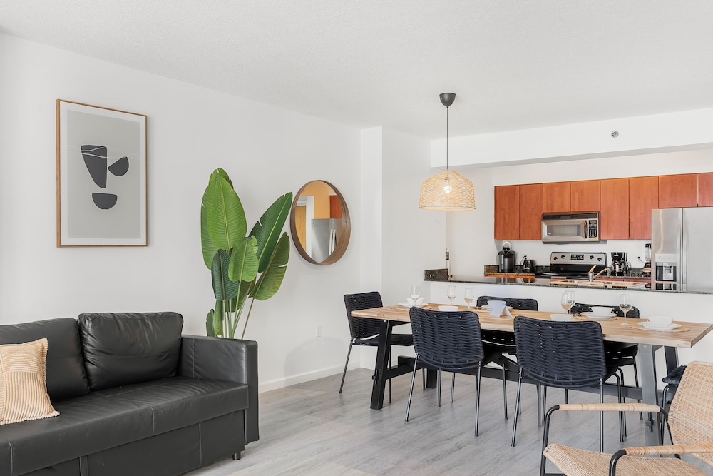 Luxury Condo, 1 Bedroom, City View photo 2