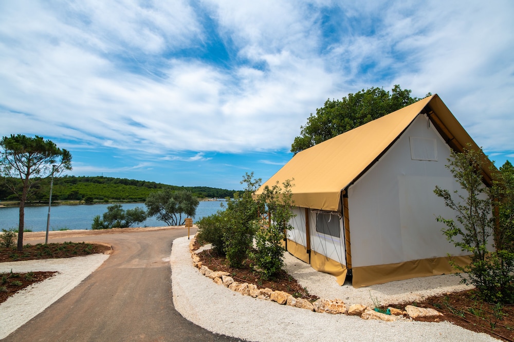 Premium Safari Tent, 3 Bedrooms (4+2)