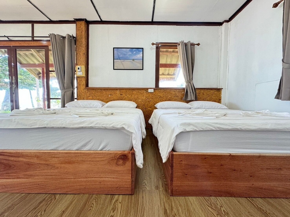 Family Quadruple Room, 2 Queen Beds, Air conditioning, Resort View photo 2