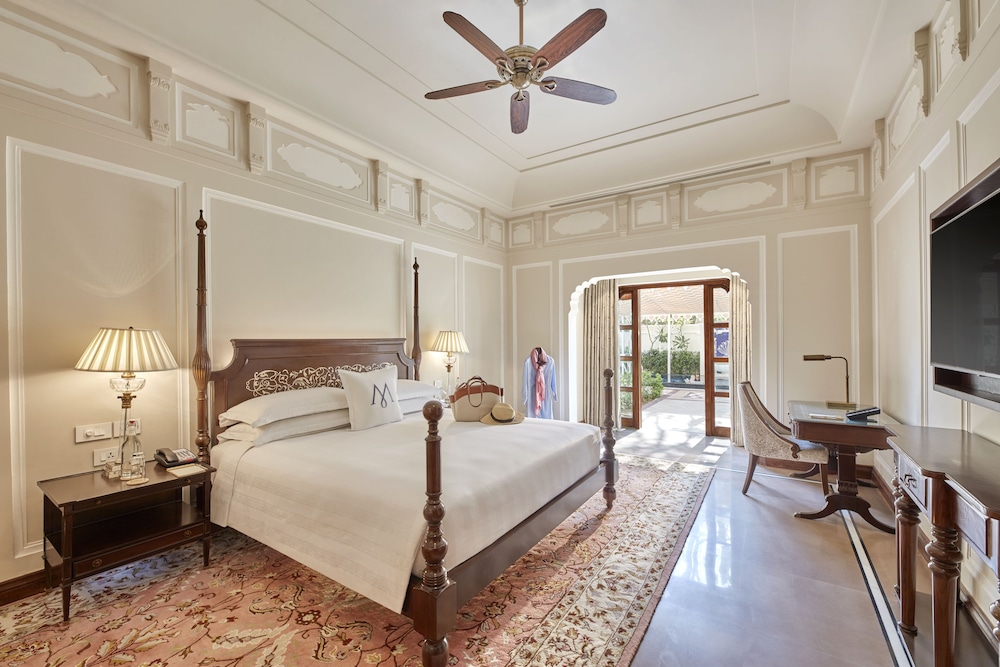 Suite, 1 King Bed (Suite with Lap Pool) photo 1