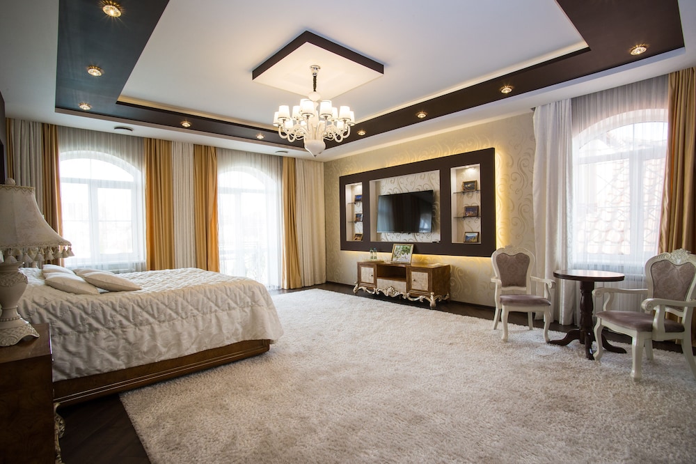 Suite, Pool View photo 1