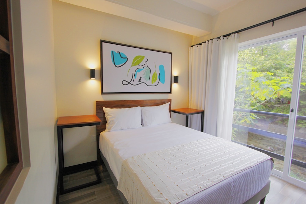 Deluxe Room - Photo 8