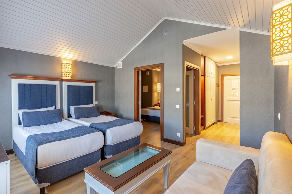 Comfort Room, 2 Bedrooms photo 3