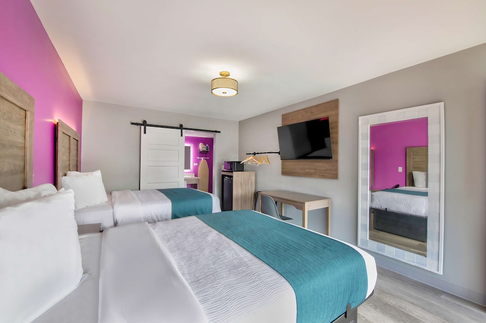 Standard Room, 2 Double Beds, Non Smoking - Photo 4