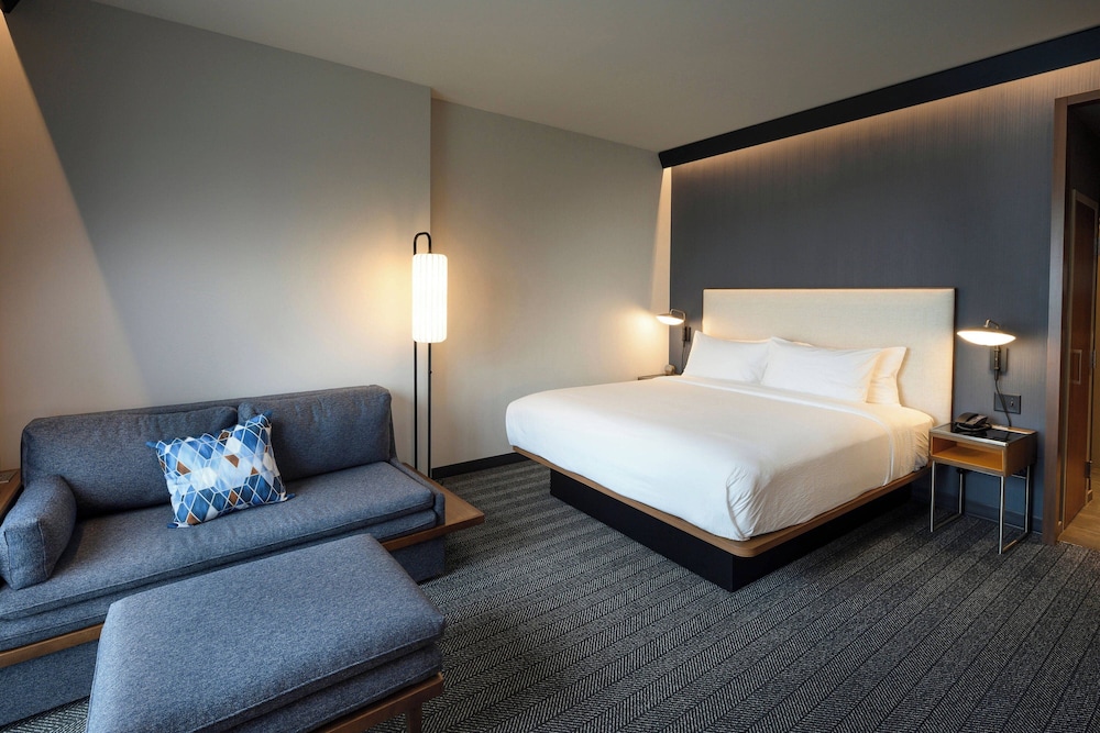 Room, 1 King Bed with Sofa bed (Hearing Accessible) - Photo 1
