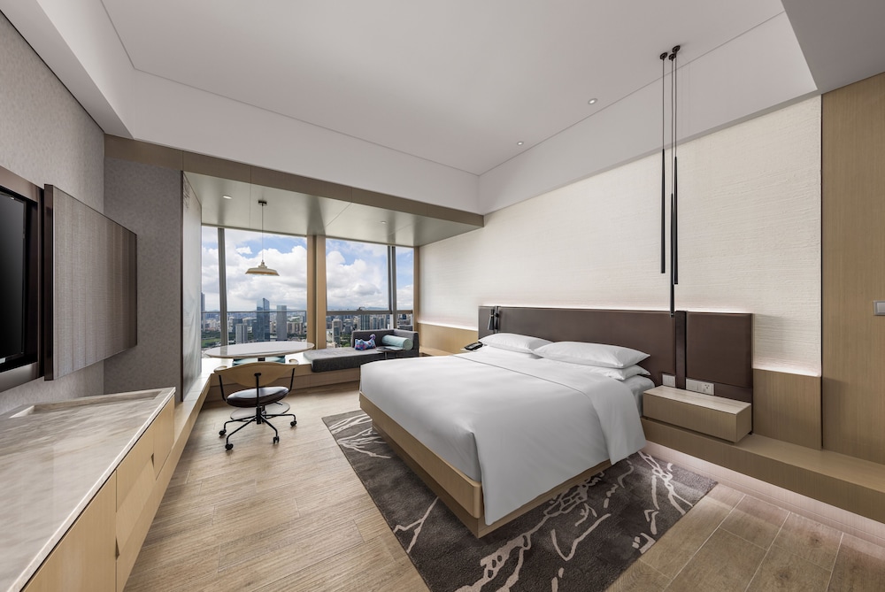 Room, 1 King Bed, City View - Photo 4