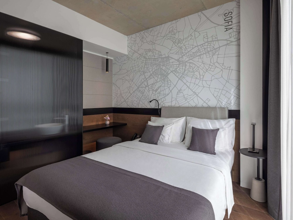 Deluxe Room, 1 Double Bed thumbnail 5