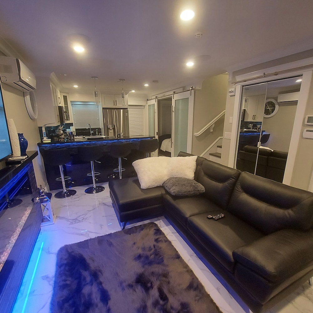 New Luxury 3 Bedroom Townhouse photo 3