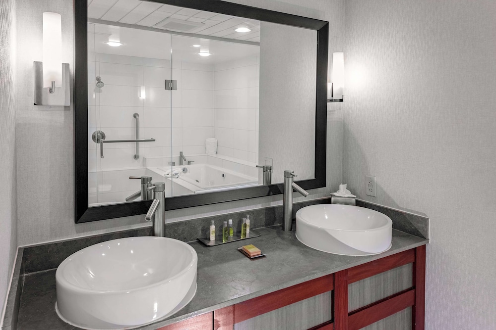 Suite, Multiple Beds - Photo 2