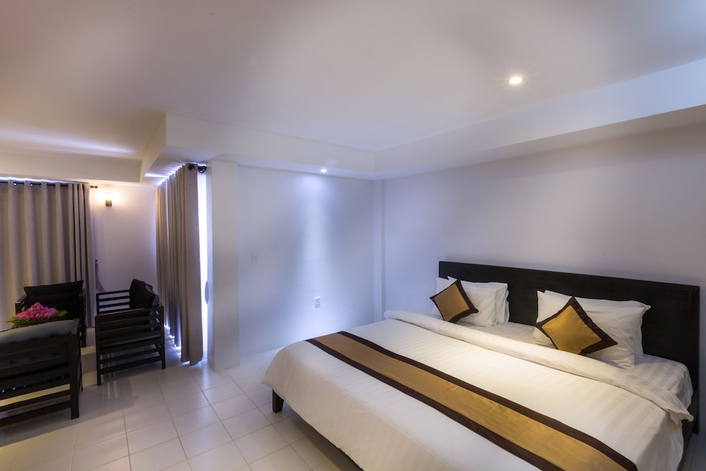 Junior Ocean Suite View with Private Balcony photo 3