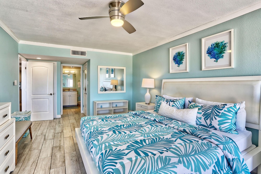 Condo, Multiple Beds (Land's End 10-303 Beach Front - Premi) photo 1