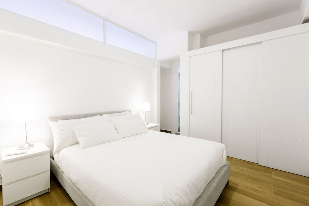 Presidential Room, Pool Access