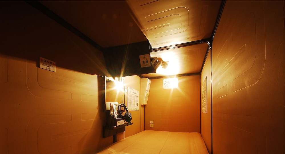 Upper Bunk in Male Capsule Room photo 2
