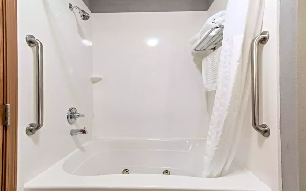 Suite, 1 King Bed with Sofa bed, Non Smoking, Jetted Tub - Photo 4