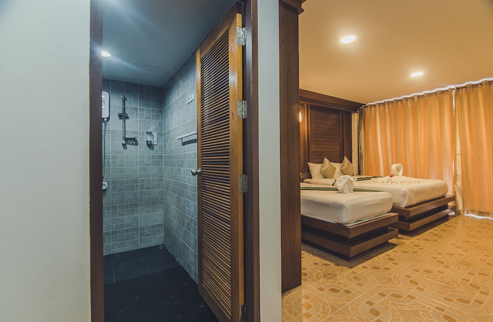 Family Triple Room (1 Double bed and 1 Single bed) photo 2
