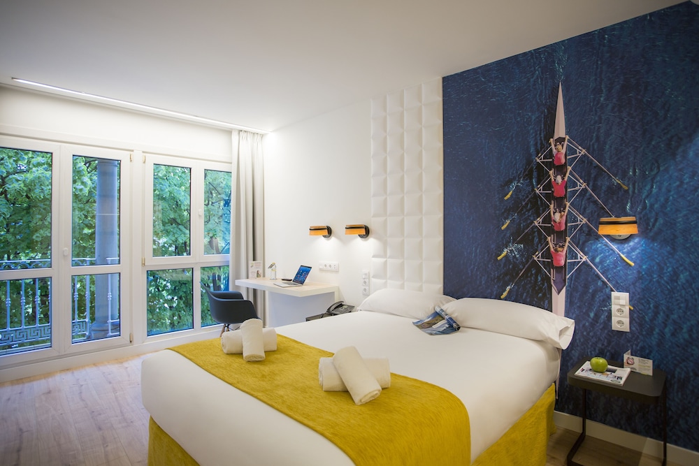 Double Room, 1 Queen Bed photo 2