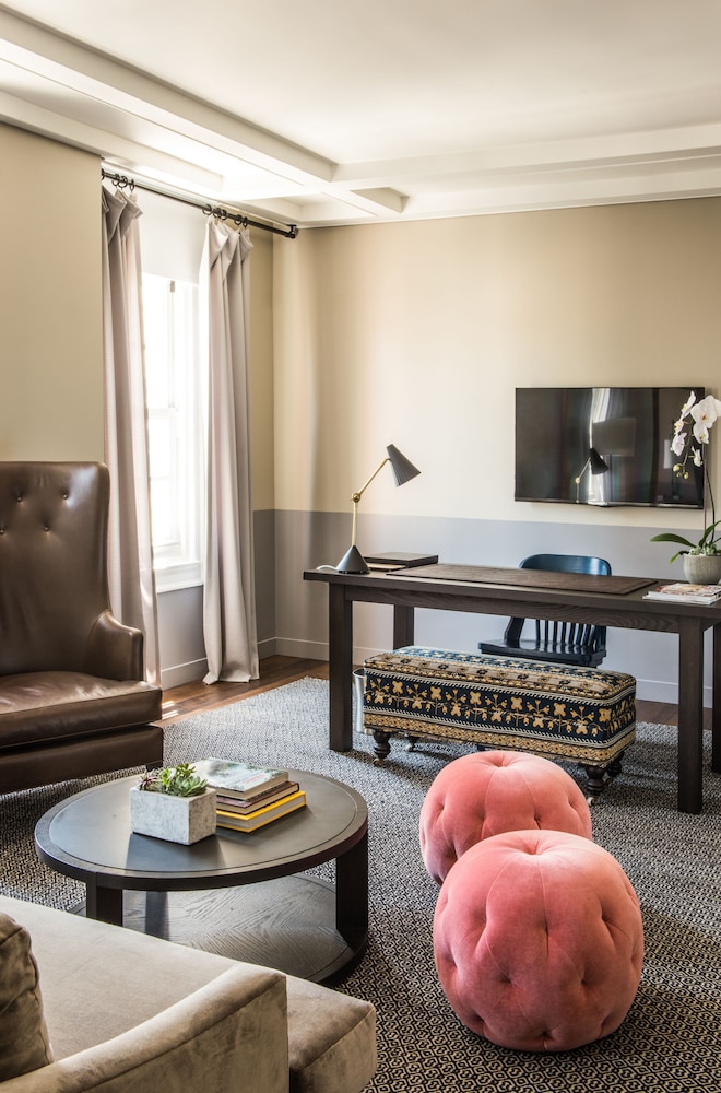 Suite, Multiple Beds (Two Double Beds) thumbnail 6