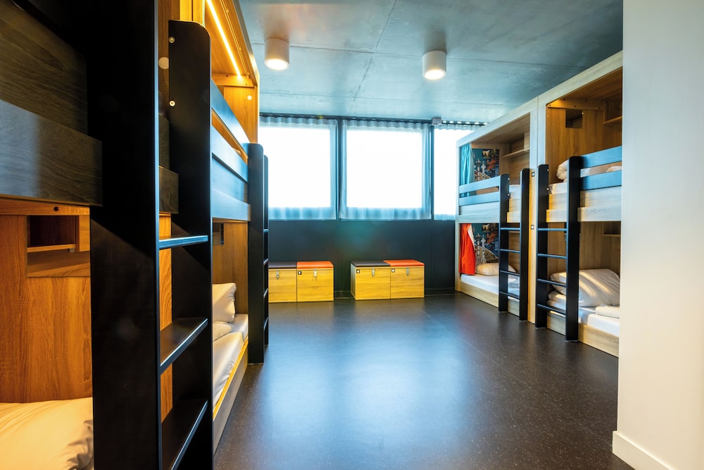 Private dormitory for 8 persons with private bathroom photo 3