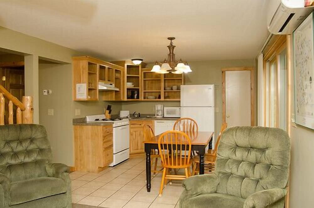 Cabin, 2 Bedrooms (Cabin 9 or 11) photo 2