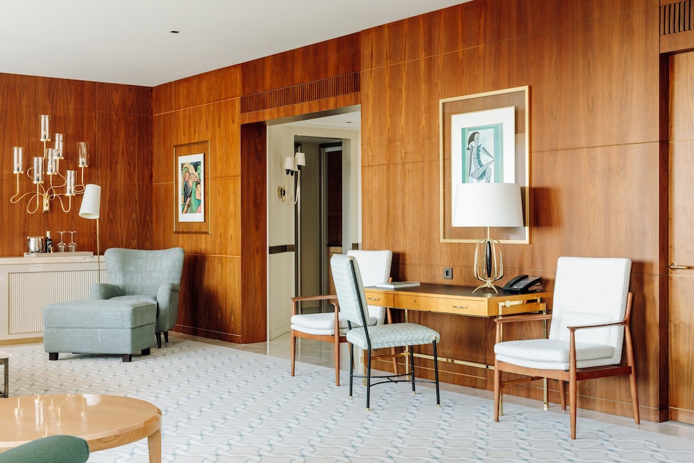 Superior King Room with One King Bed (Non Smoking)