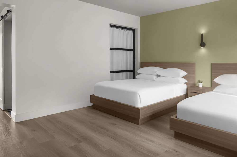 Basic Room, 2 Double Beds, Balcony - Photo 5