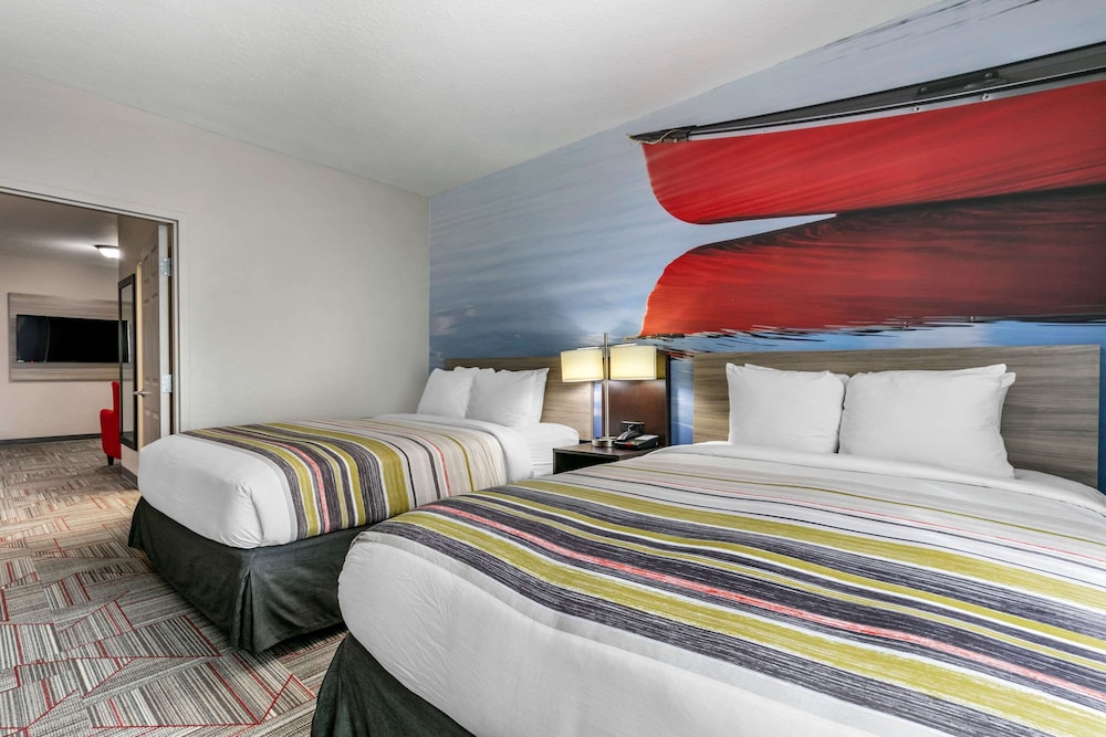 Suite, Multiple Beds, Non Smoking - Photo 2
