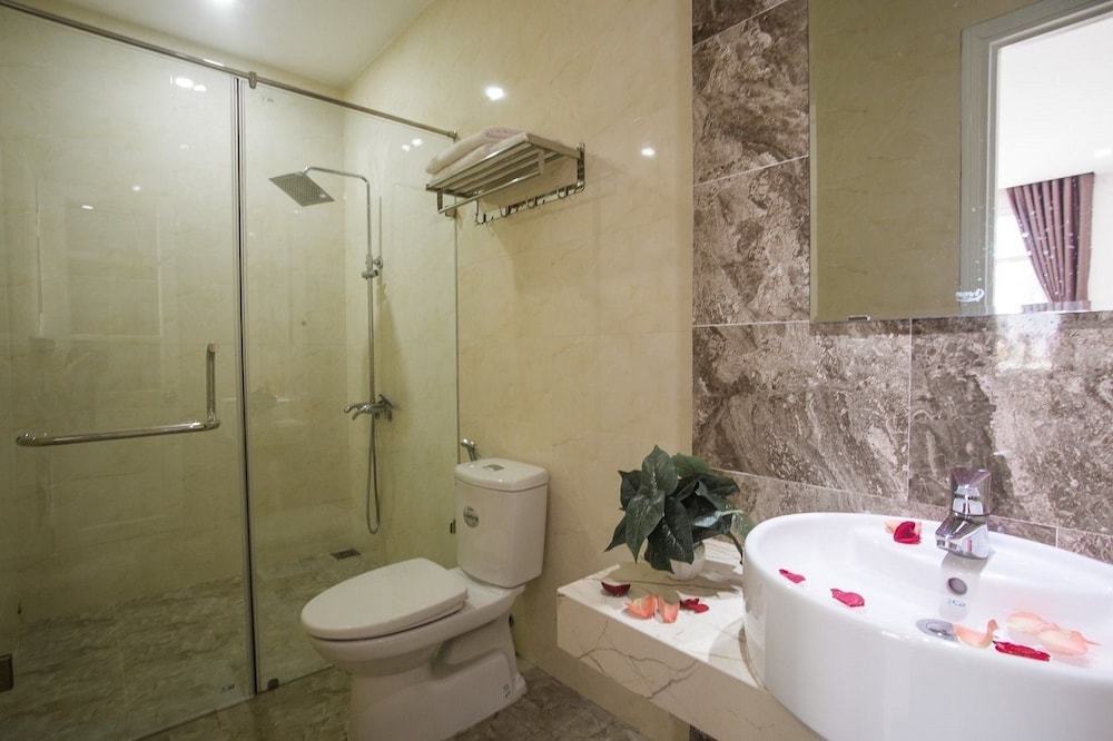 Deluxe Room - Photo 12