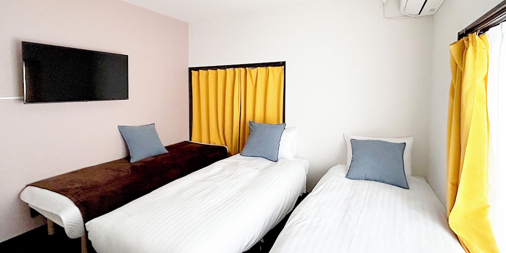 Basic Triple Room, Non Smoking (208) photo 1