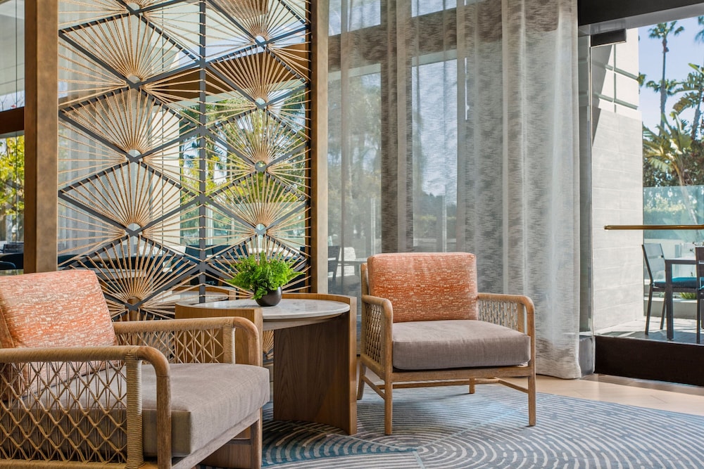 Club Room, 1 King Bed, Marina View