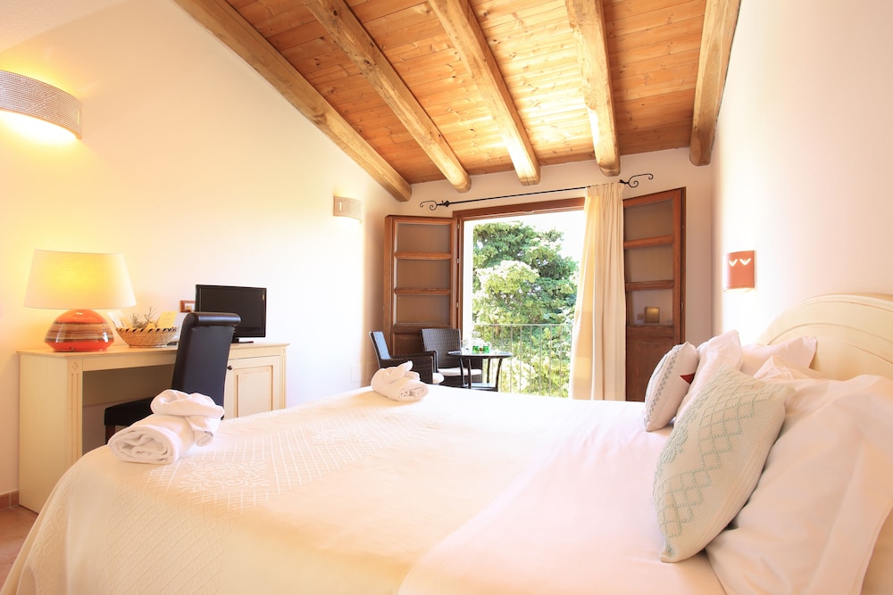 Deluxe Double Room, Garden View - Photo 1