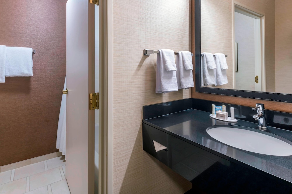 Room, 2 Queen Beds (Mobility/Hearing Access, Roll-in Shwr) - Photo 5