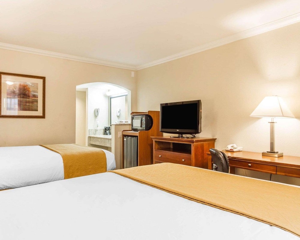 Double Room, 2 Double Beds, Non Smoking - Photo 2