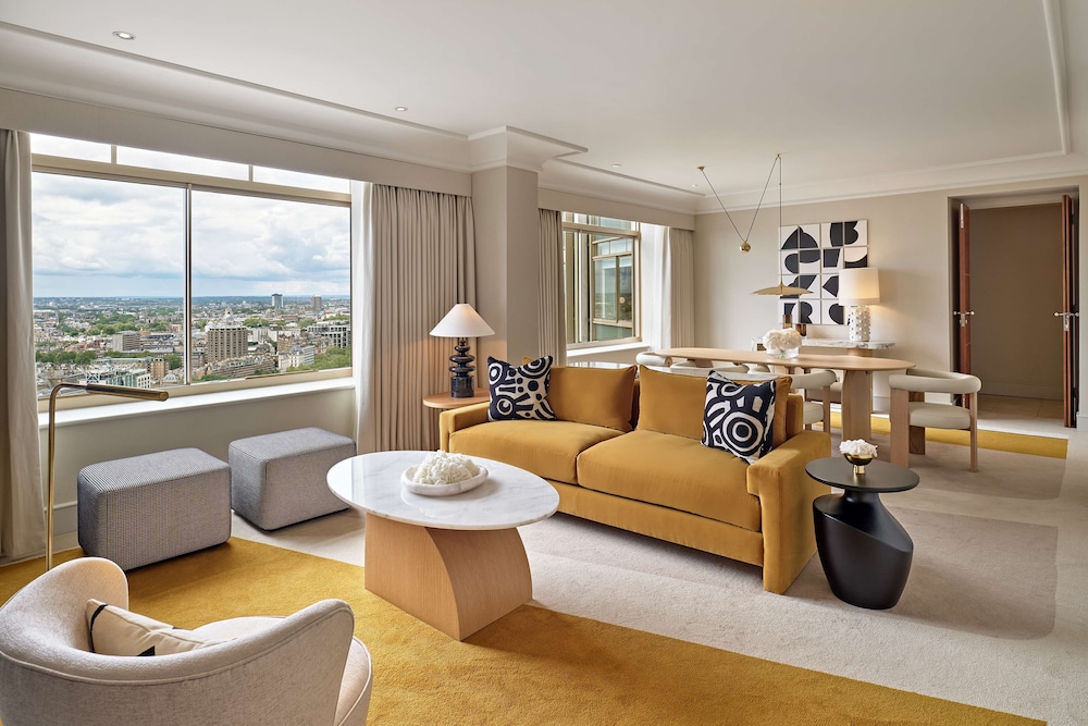 Suite, 1 King Bed, Club Lounge Access (Newly Refurbed Oxford Suite)