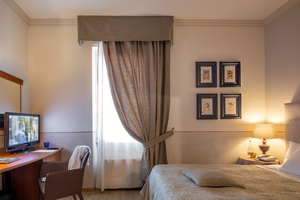 Standard Double Room Single Use photo 3