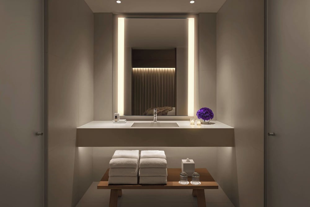 Loft, 1 King Bed, Terrace (Mobility Accessible, Tub) thumbnail 5
