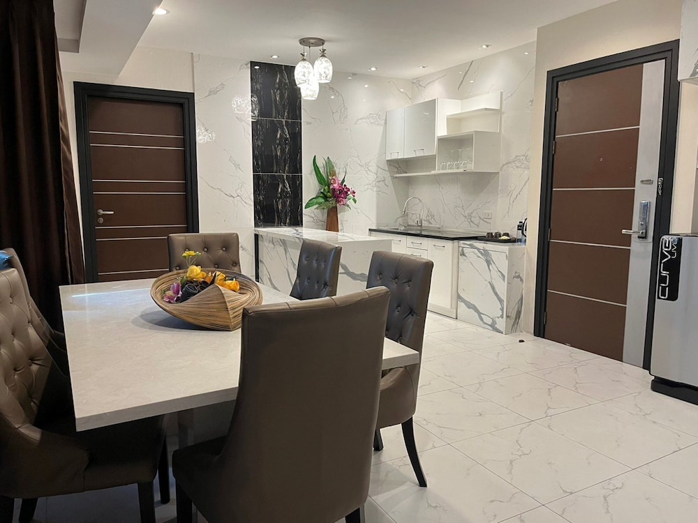 Executive Suite photo 2