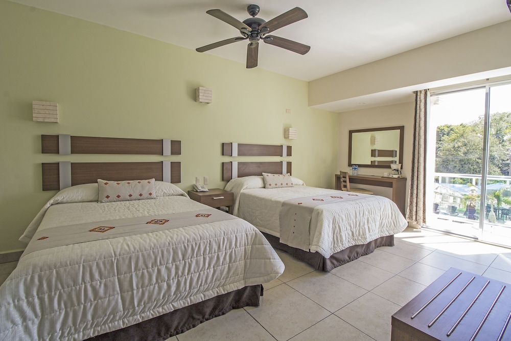 Room, 2 Twin Beds, Street View - Photo 5