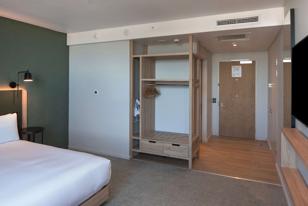 Room, 1 King Bed, Accessible - Photo 2