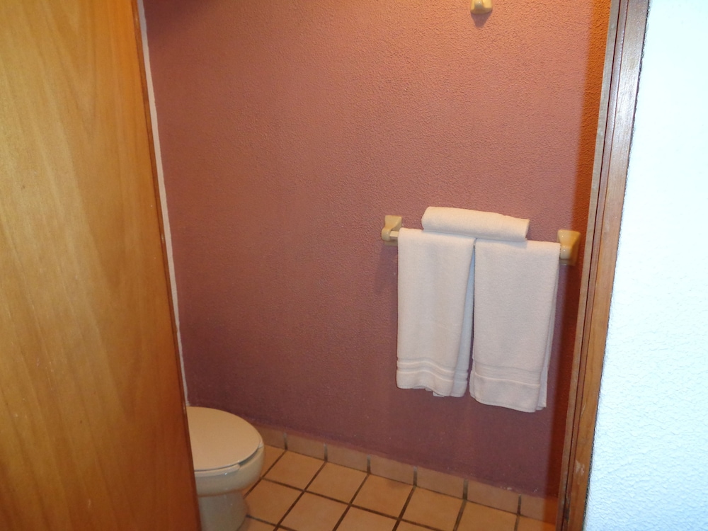 Basic Double Room photo 3