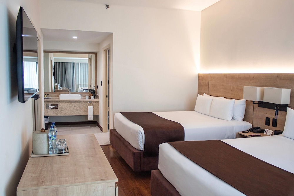 Suite, Multiple Beds, Non Smoking (Upgrade) - Photo 5