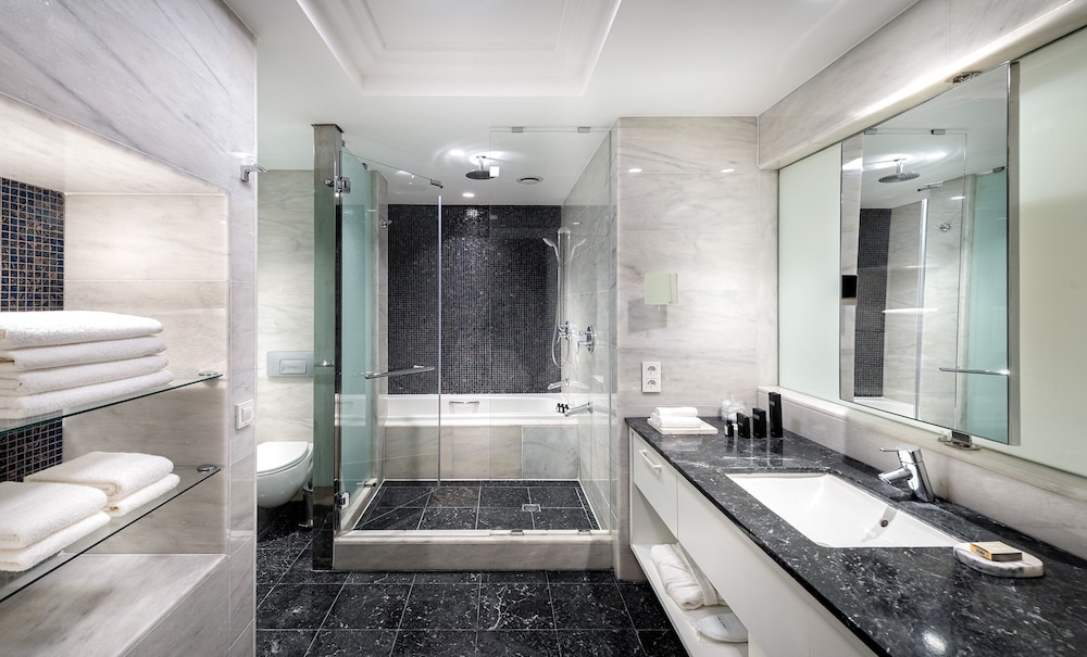 Atrium Twin Room