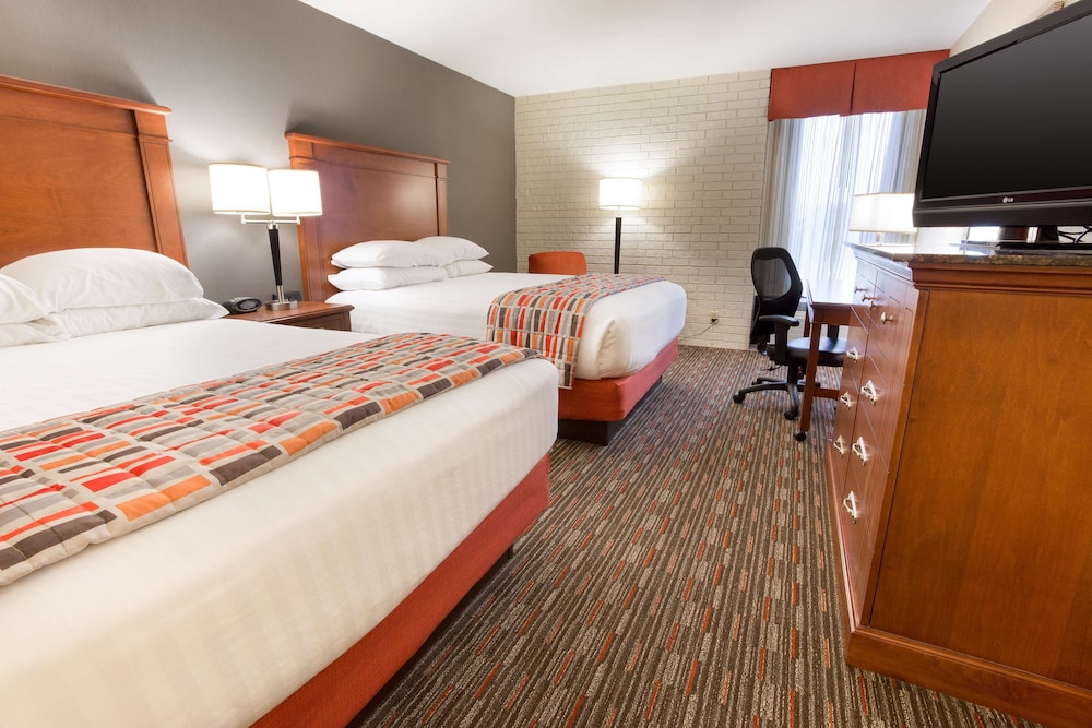 Deluxe Room, 2 Queen Beds, Refrigerator & Microwave
